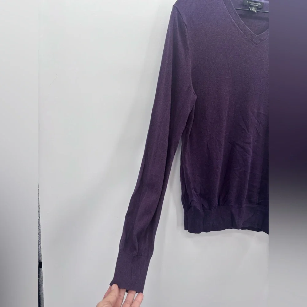 Banana Republic Luxury Blend Fine Knit V-Neck Sweater Medium in Plum Purple
